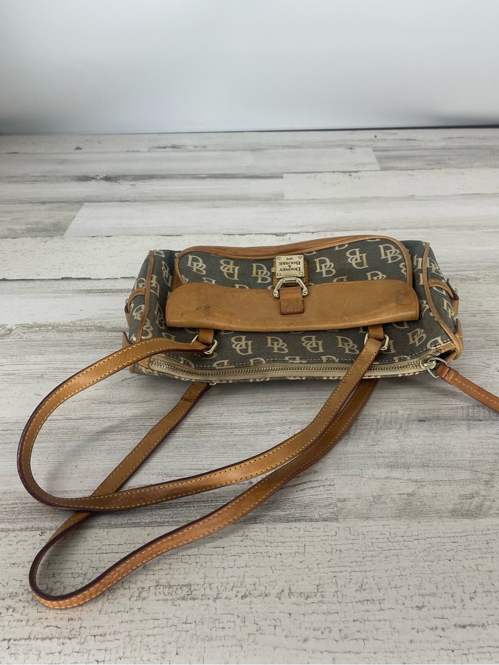 Women's Tan Dooney & Bourke Small Domed Pocket Satchel Bag Top Handle Vintage - Picture 3 of 8